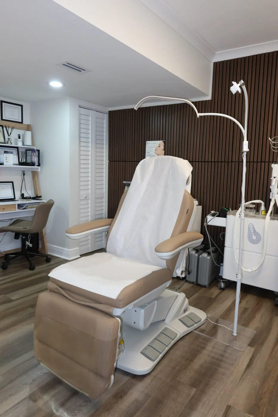 Private facial treatment chair at Jazzy Day Spa South Miami